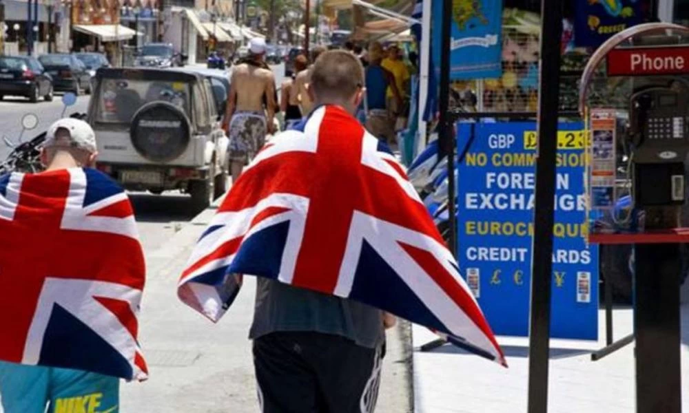 DailyMail: "Πρασίνισε" η Ελλάδα για τους Βρετανούς τουρίστες